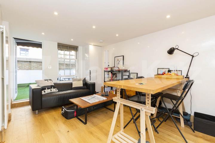 Newly refurbished 1 bedroom with large terrace located in Zone 1 Angel Chapel Market, Angel